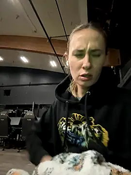 M1ssyk1ssy online show from 11.24.25