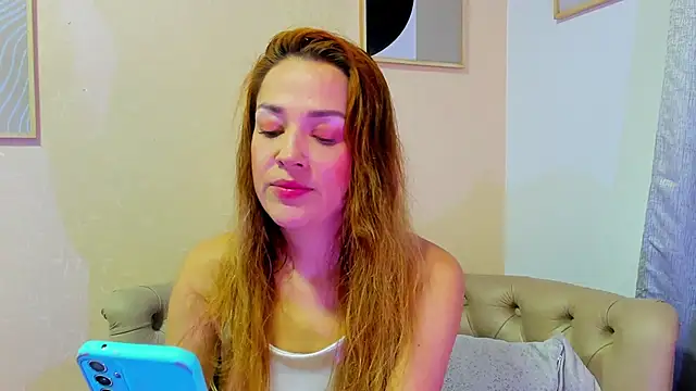Snapshot of camilawm19 chatting on 03.18.25 camilawm19 online show from 03.18.25