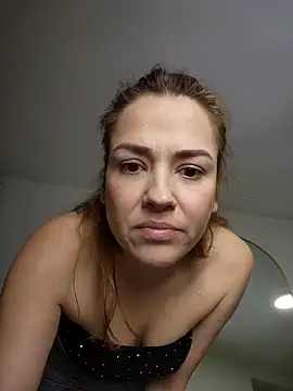 Snapshot of camilawm19 chatting on 10.31.25 camilawm19 online show from 10.31.25