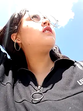 lara moon25 online show from 12.10.24