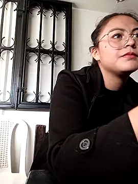 lara moon25 online show from 12.12.24