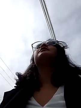 lara moon25 online show from 12.13.24