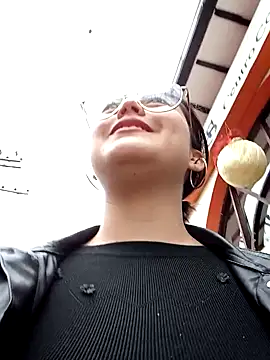 lara moon25 online show from 01.03.25