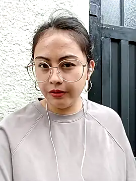 lara moon25 online show from 01.05.25