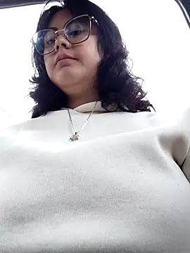 lara moon25 online show from 11.13.25