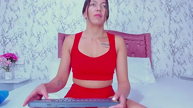 Mia Malkovaa  online show from 02.18.26