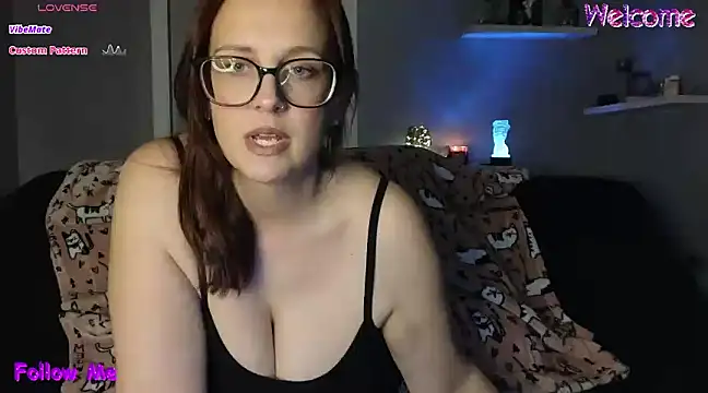 TheBustyHouseWife online show from 01.18.25
