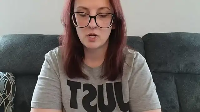 TheBustyHouseWife online show from 12.05.25