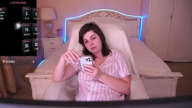 MirandaWong online show from 01.18.25