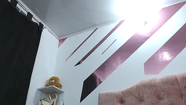 Kitten Hot  online show from 09.10.25