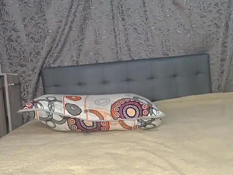 Soe Lara online show from 04.15.26