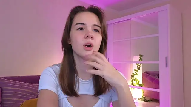 Snapshot of LindaRobertz chatting on 02.05.25 LindaRobertz online show from 02.05.25