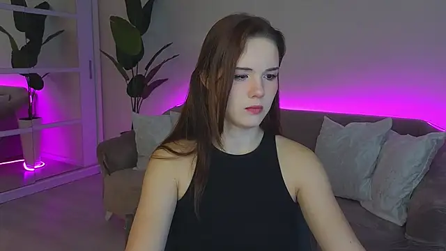 Snapshot of LindaRobertz chatting on 10.10.25 LindaRobertz online show from 10.10.25