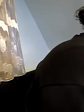 Snapshot of NewyorkDimi chatting on 10.31.25 NewyorkDimi online show from 10.31.25