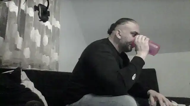 Snapshot of NewyorkDimi chatting on 11.06.25 NewyorkDimi online show from 11.06.25