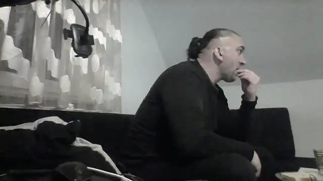 Snapshot of NewyorkDimi chatting on 11.12.25 NewyorkDimi online show from 11.12.25