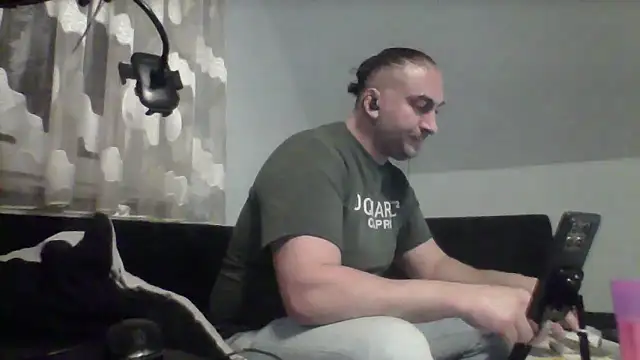 Snapshot of NewyorkDimi chatting on 11.13.25 NewyorkDimi online show from 11.13.25