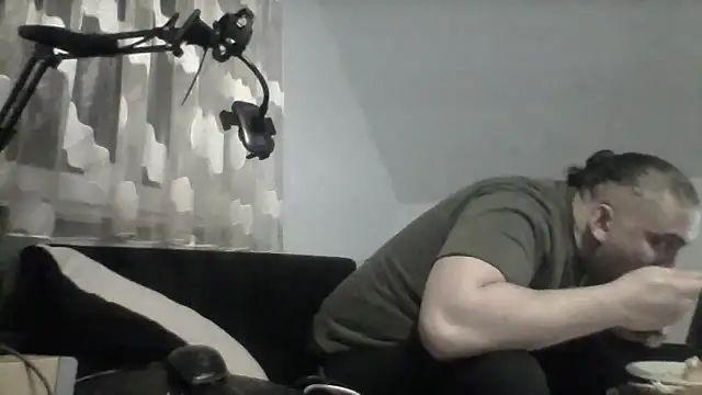 Snapshot of NewyorkDimi chatting on 11.14.25 NewyorkDimi online show from 11.14.25