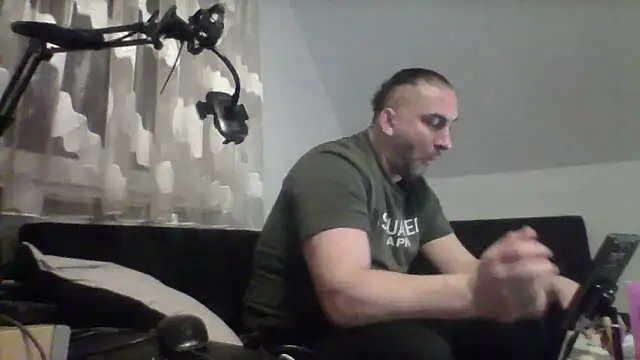 Snapshot of NewyorkDimi chatting on 11.16.25 NewyorkDimi online show from 11.16.25