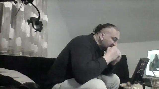 Snapshot of NewyorkDimi chatting on 11.18.25 NewyorkDimi online show from 11.18.25