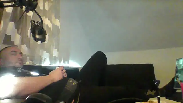 Snapshot of NewyorkDimi chatting on 11.18.25 NewyorkDimi online show from 11.18.25