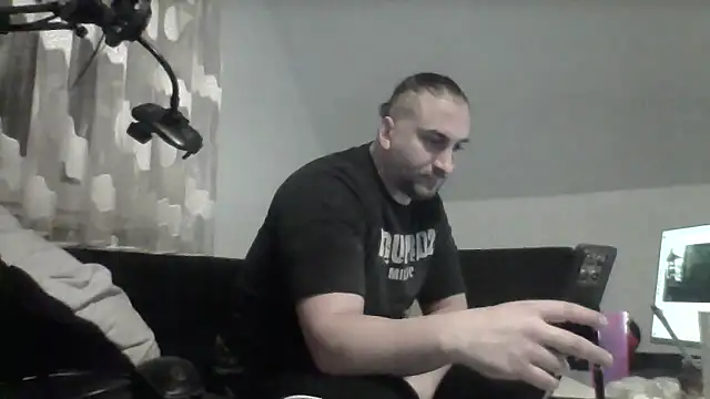 Snapshot of NewyorkDimi chatting on 11.21.25 NewyorkDimi online show from 11.21.25