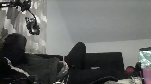 Snapshot of NewyorkDimi chatting on 11.24.25 NewyorkDimi online show from 11.24.25