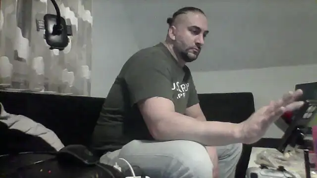 Snapshot of NewyorkDimi chatting on 11.30.25 NewyorkDimi online show from 11.30.25