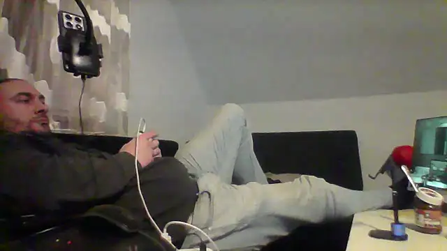 Snapshot of NewyorkDimi chatting on 12.01.25 NewyorkDimi online show from 12.01.25