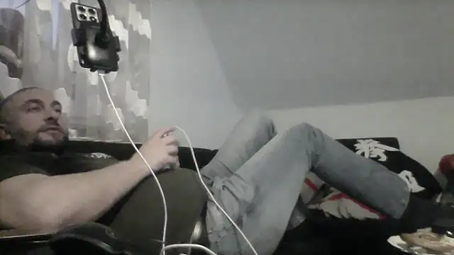 Snapshot of NewyorkDimi chatting on 12.21.25 NewyorkDimi online show from 12.21.25