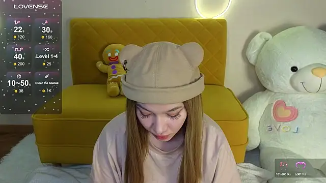 Snapshot of LuxuryGirl__ chatting on 01.15.25 LuxuryGirl online show from 01.15.25