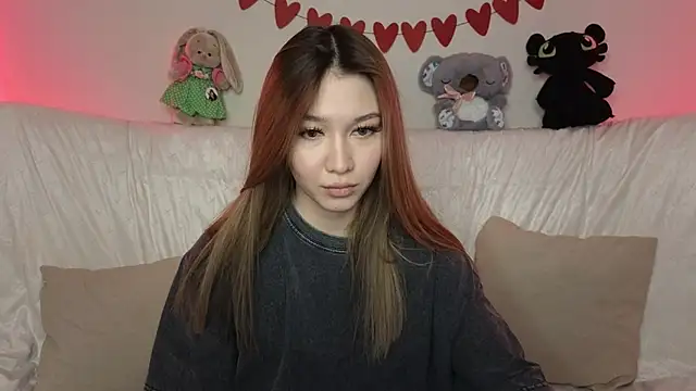 Snapshot of LuxuryGirl__ chatting on 02.23.25 LuxuryGirl online show from 02.23.25