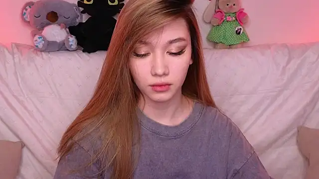 Snapshot of LuxuryGirl__ chatting on 03.05.25 LuxuryGirl online show from 03.05.25