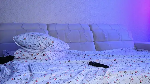 Snapshot of elsa_limerence chatting on 01.04.25 elsa limerence online show from 01.04.25