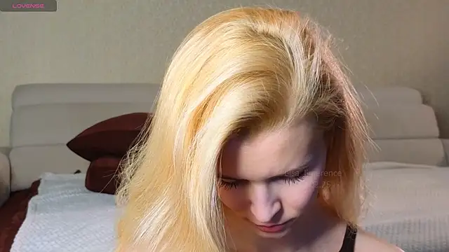 Snapshot of elsa_limerence chatting on 02.10.25 elsa limerence online show from 02.10.25