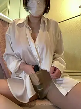 Snapshot of Yukimi- chatting on 03.17.26 Yukimi- online show from 03.17.26