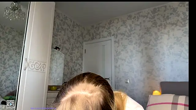 Evvie Summn1 online show from 10.05.25