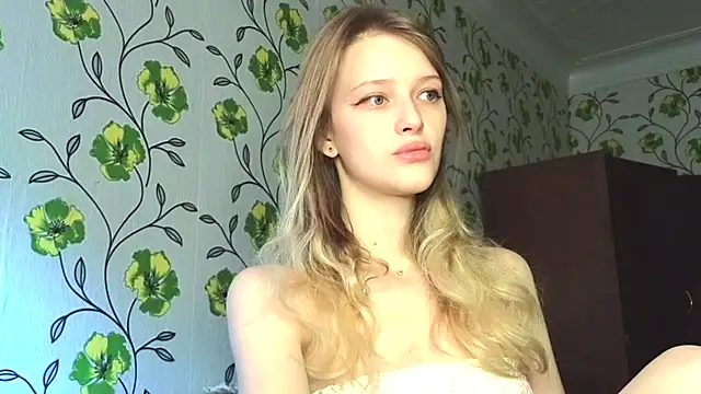 Snapshot of Evvie_Summn1 chatting on 06.14.26 Evvie Summn1 online show from 06.14.26