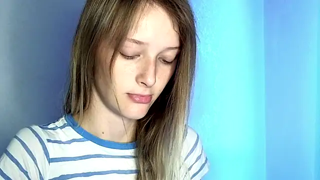 Snapshot of Evvie_Summn1 chatting on 07.27.26 Evvie Summn1 online show from 07.27.26