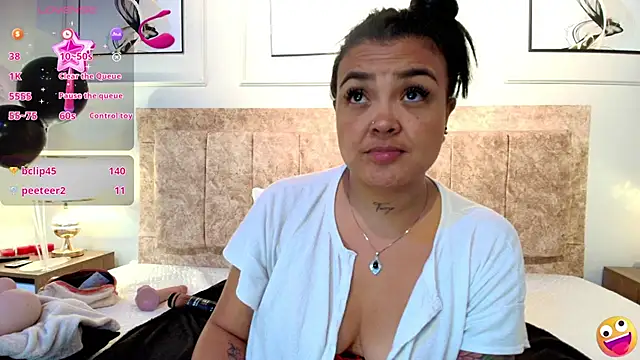 Snapshot of lyn_adamns chatting on 12.04.24 lyn adamns online show from 12.04.24