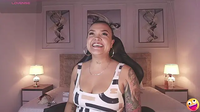 Snapshot of lyn_adamns chatting on 02.17.25 lyn adamns online show from 02.17.25