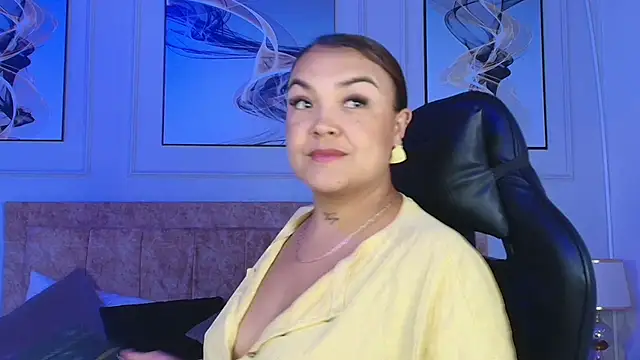 Snapshot of lyn_adamns chatting on 09.11.25 lyn adamns online show from 09.11.25