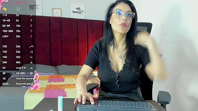 Zuzana21 online show from 03.21.25