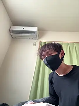 Snapshot of UKI06 chatting on 03.19.25 UKI06 online show from 03.19.25