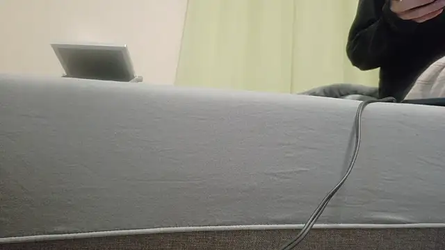 Snapshot of UKI06 chatting on 11.24.25 UKI06 online show from 11.24.25