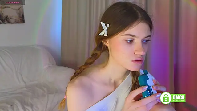 Hello Vivienne online show from 03.19.25