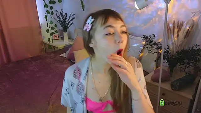 Hello Vivienne online show from 09.17.25