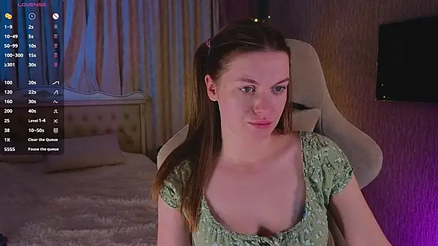 Lovella Lips online show from 12.23.24