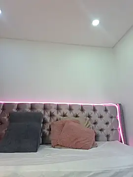 Snapshot of Anal_Luucia chatting on 10.07.25 Anal Luucia online show from 10.07.25