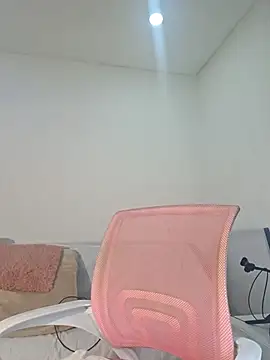 Snapshot of Anal_Luucia chatting on 04.07.26 Anal Luucia online show from 04.07.26